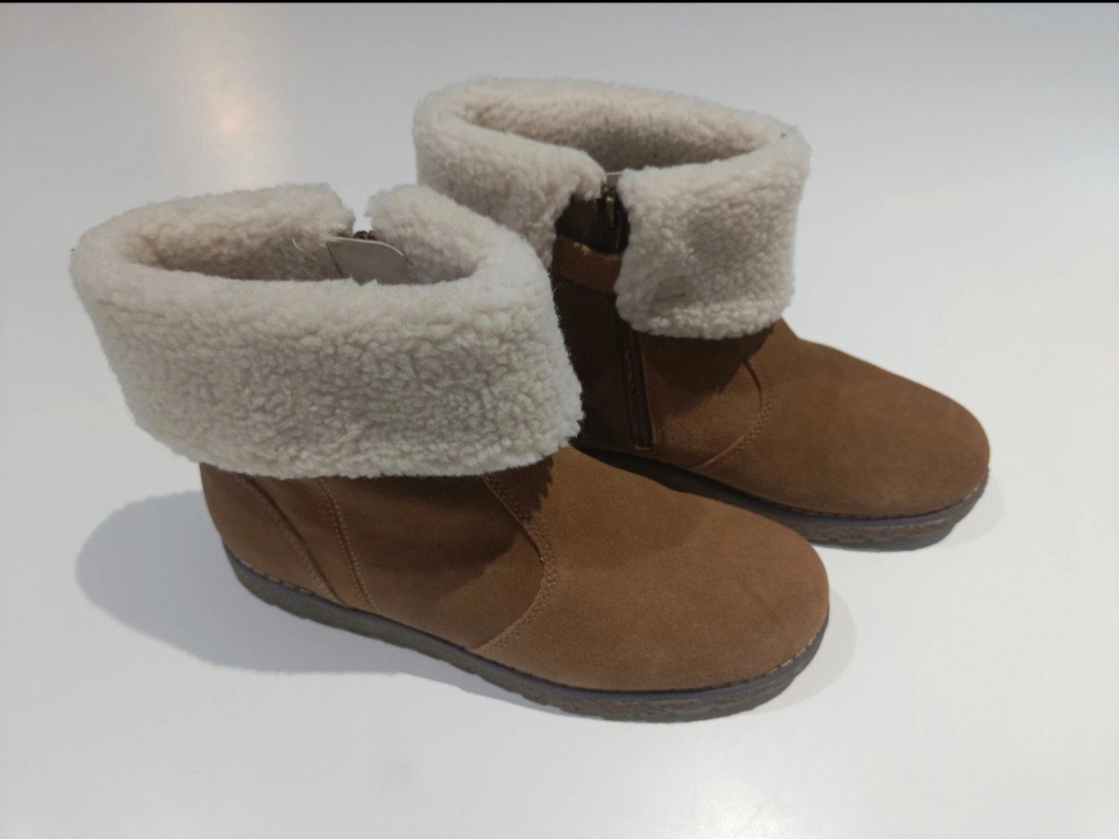 Bottes d'hiver Damart taille 39
Porté pendant 1 jour
Nouveau, Vêtements | Femmes, Enlèvement ou Envoi, Comme neuf, Brun, Boots et Botinnes