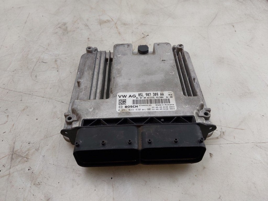 CALCULATEUR MOTEUR ECU Audi A3 Sportback (8YA) (01-2019/-), Robert Bosch AG, Audi, Utilisé, Robert-Bosch-Allee 1
74232  Abstatt, DE