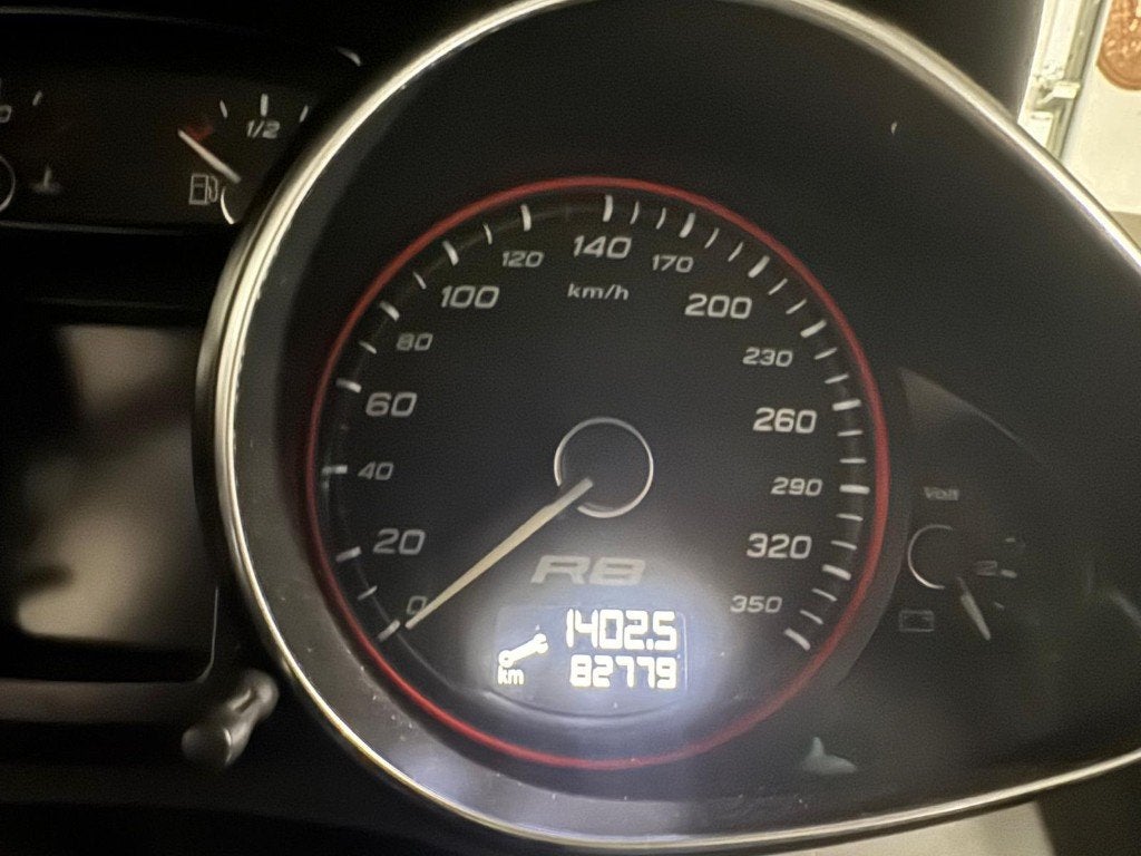 Audi R8 Spyder V10 5.2 FSI quattro | 525 ch | 82 779 km, Autos, Cuir, Achat, Beige, 2 portes