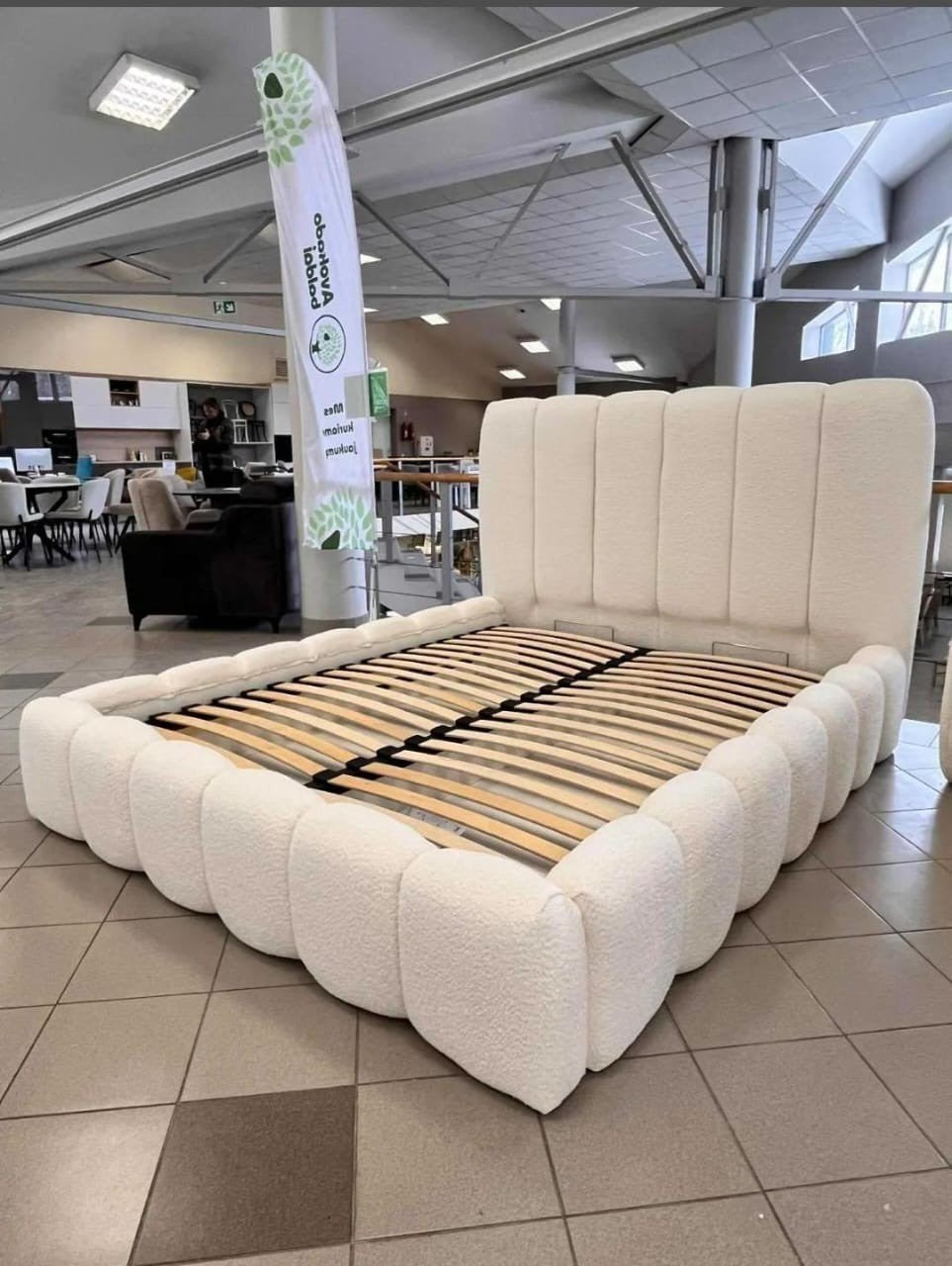 Luxe fluwelen bed – elegant design met premium comfort, Envoi, Neuf, Beige