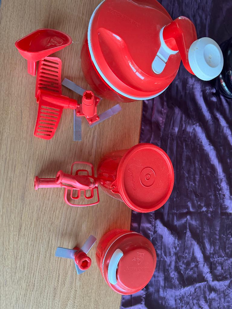 Tupperware chef, Maison & Meubles, Cuisine| Tupperware, Rouge, Enlèvement ou Envoi
