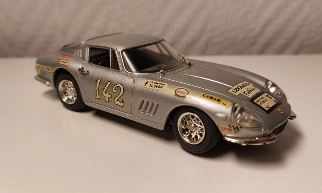 Voiture de course Ferrari Coupe des années 1960 à l'échelle, Enlèvement ou Envoi, Utilisé, Voiture, Autres marques