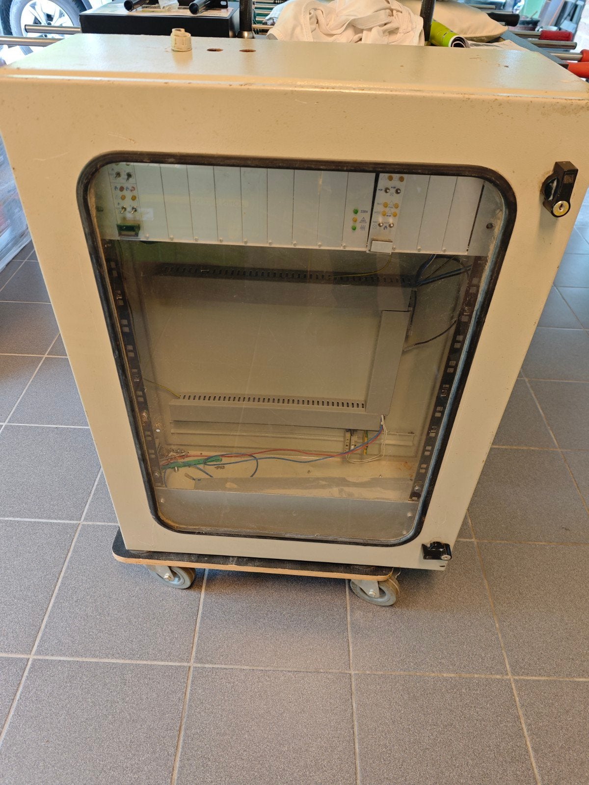 Elektriciteit kast, Ophalen
