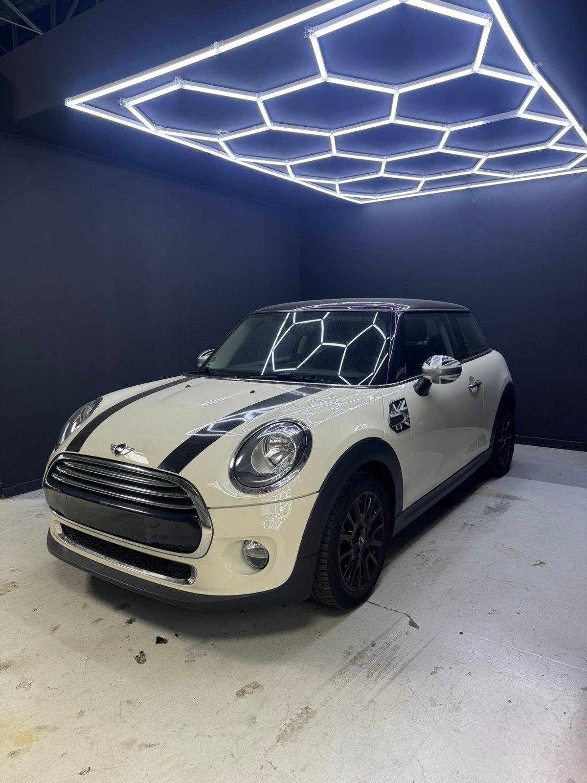 MINI COOPER 1.5 ESSENCE, Autos, Mini, Entreprise, Cooper, Airbags, Air conditionné, Bluetooth, Capteur de stationnement, Radio