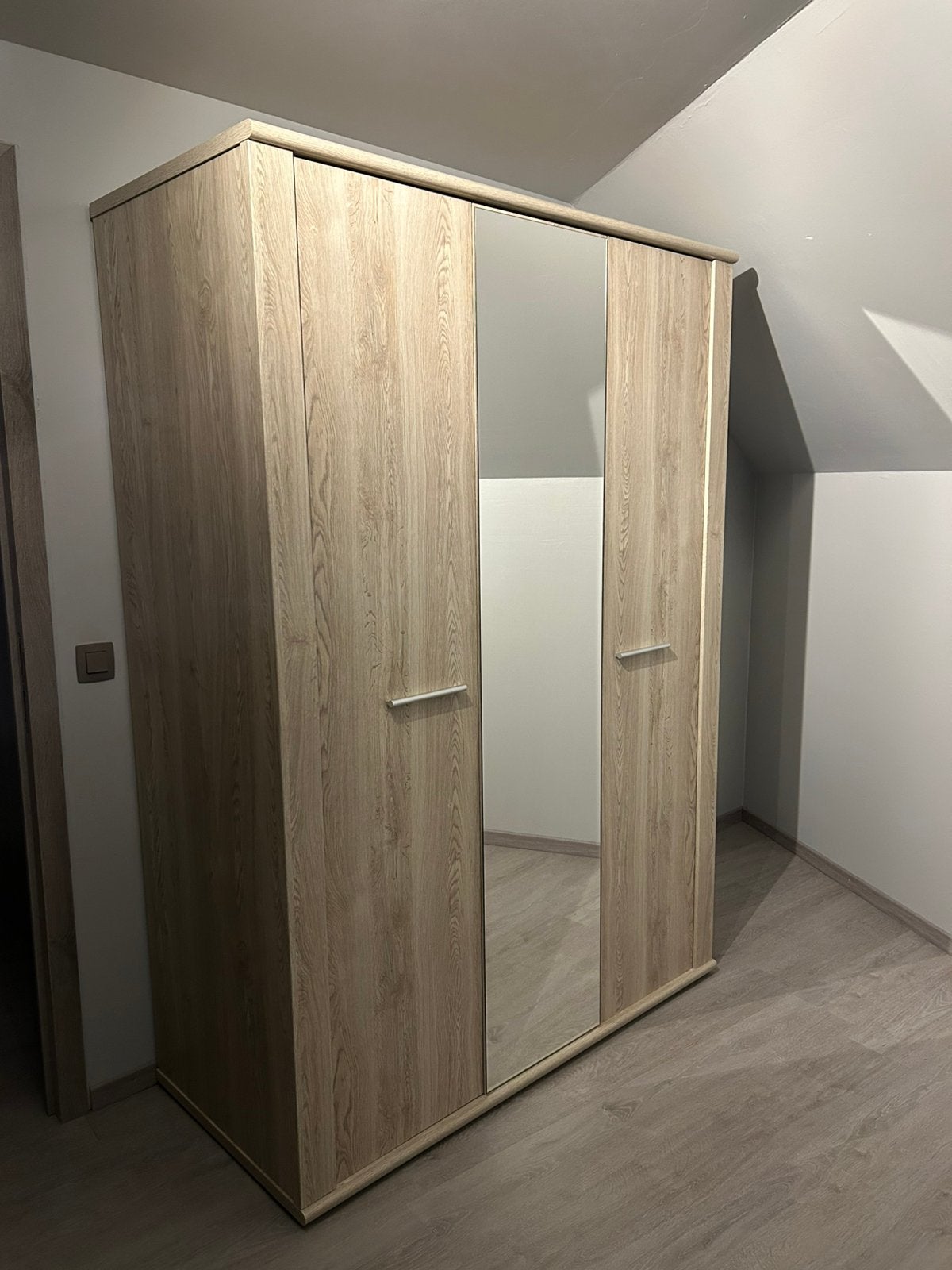 3 deurs kast met spiegel, Huis en Inrichting, Ophalen, Zo goed als nieuw