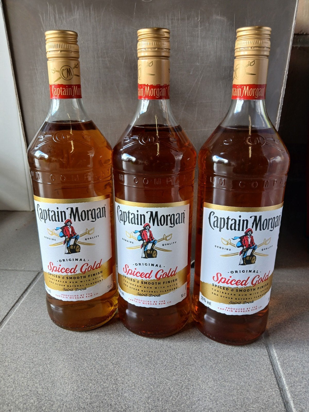Lot de 3 bouteilles Captain Morgan spiced gold 1 litre rhum, Collections, Vins, Enlèvement, Neuf, Autres régions, Autres types