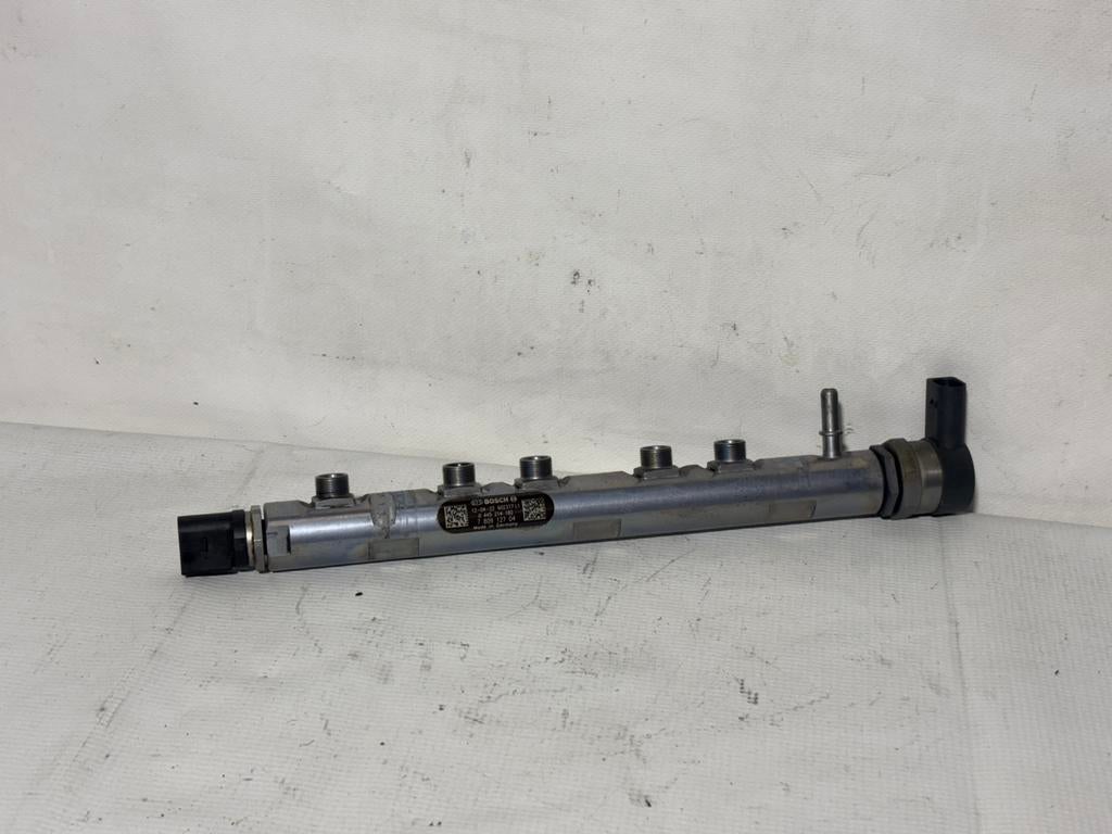 Brandstofrail 0 445 214 182/7 809 127 04 BMW F10, Ophalen, Gebruikt, C, X