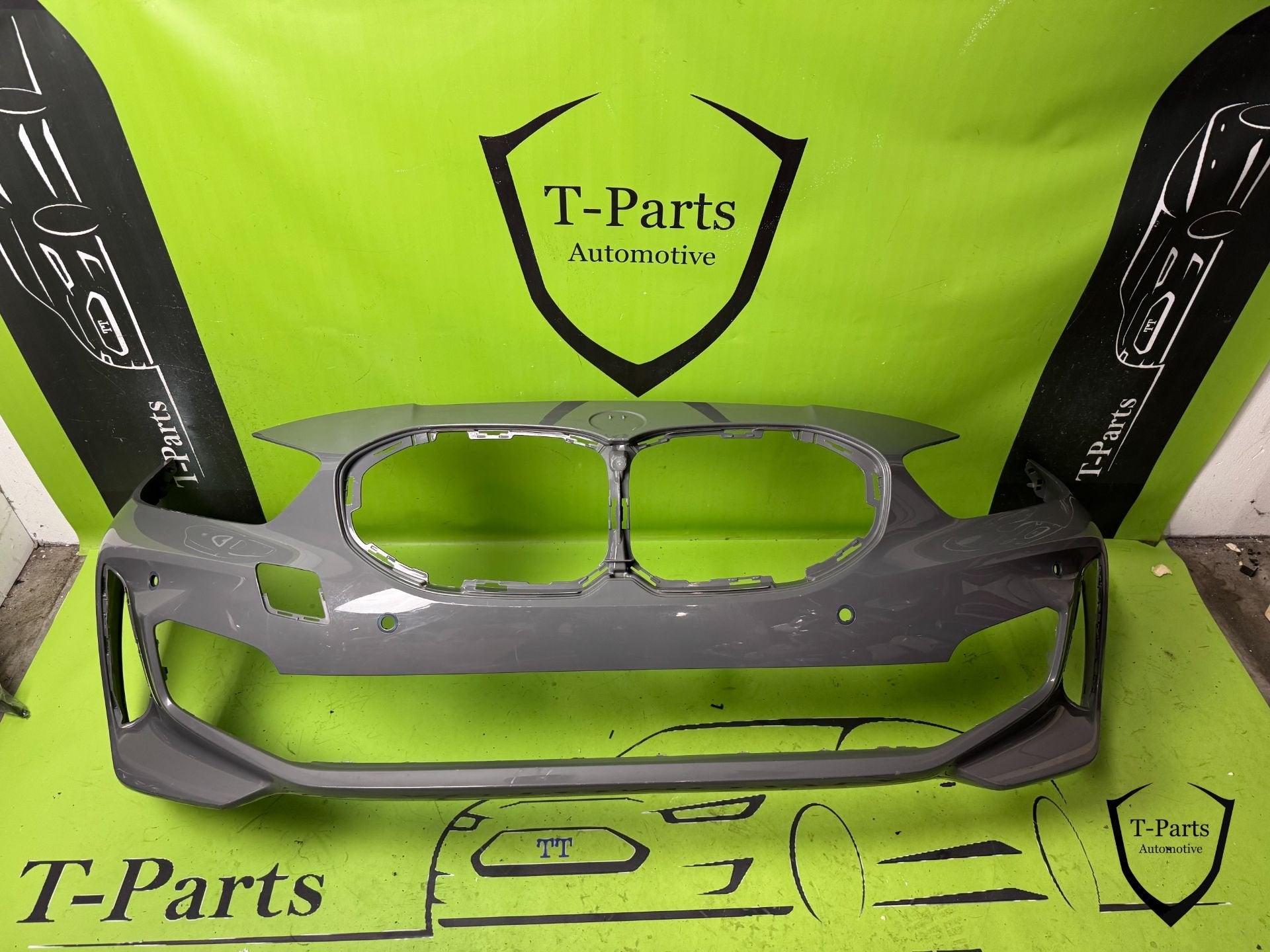 bmw 1 serie f40 voorbumper bumper 18+ M PAKKET, Auto-onderdelen, Petuelring 130
80788  Munich, DE, Gebruikt, Info@bmw.de, Bumper