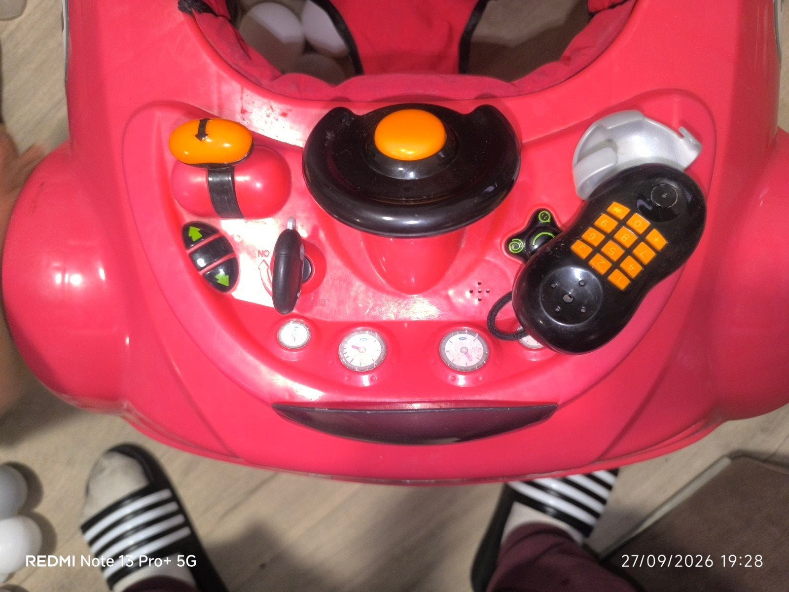 trotteur garçons fille mixte voiture superbe état, Enfants & Bébés