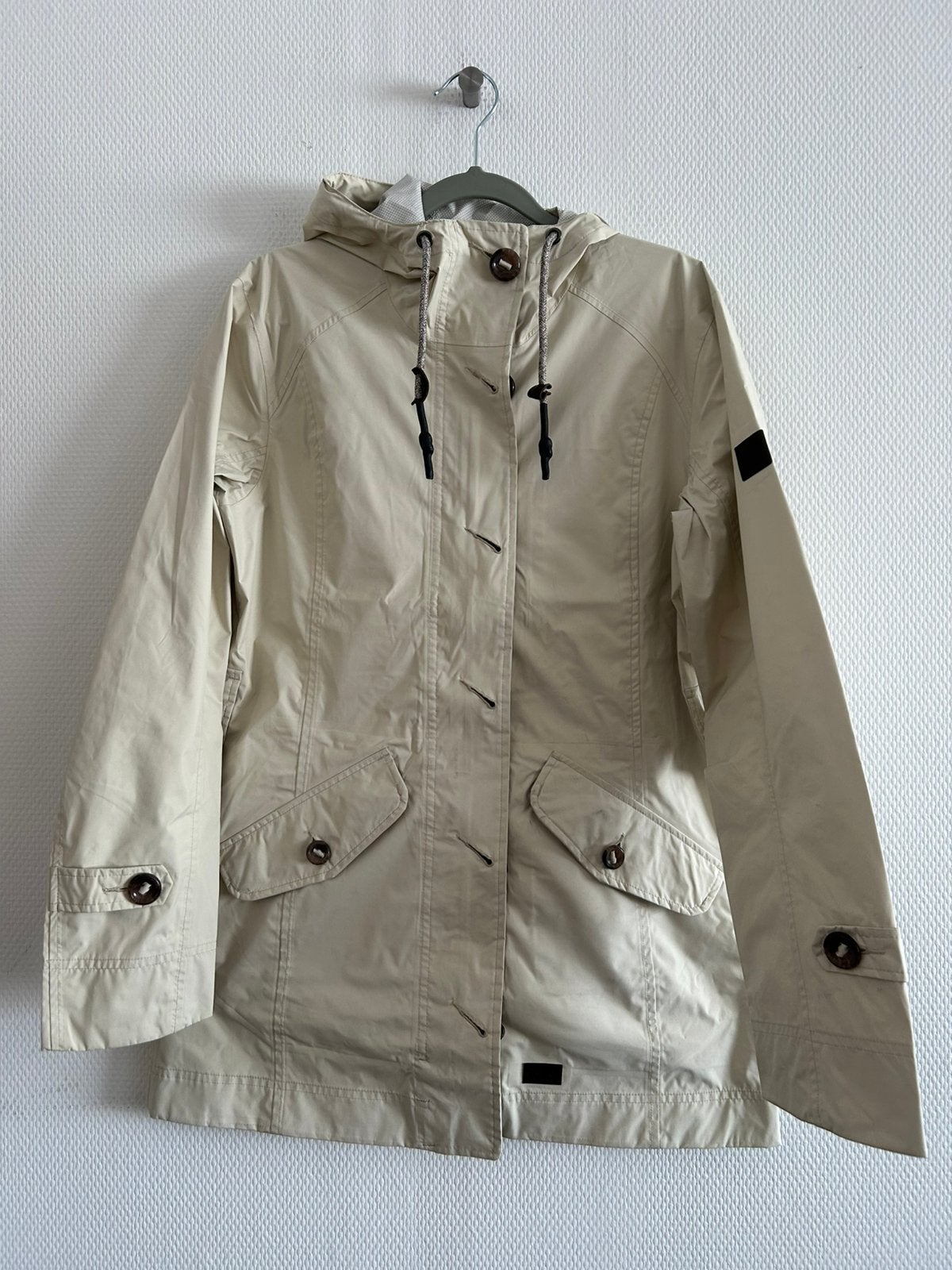 Ecru regenjas Jack Wolfskin maat S, Enlèvement ou Envoi, Comme neuf, Taille 36 (S), Beige