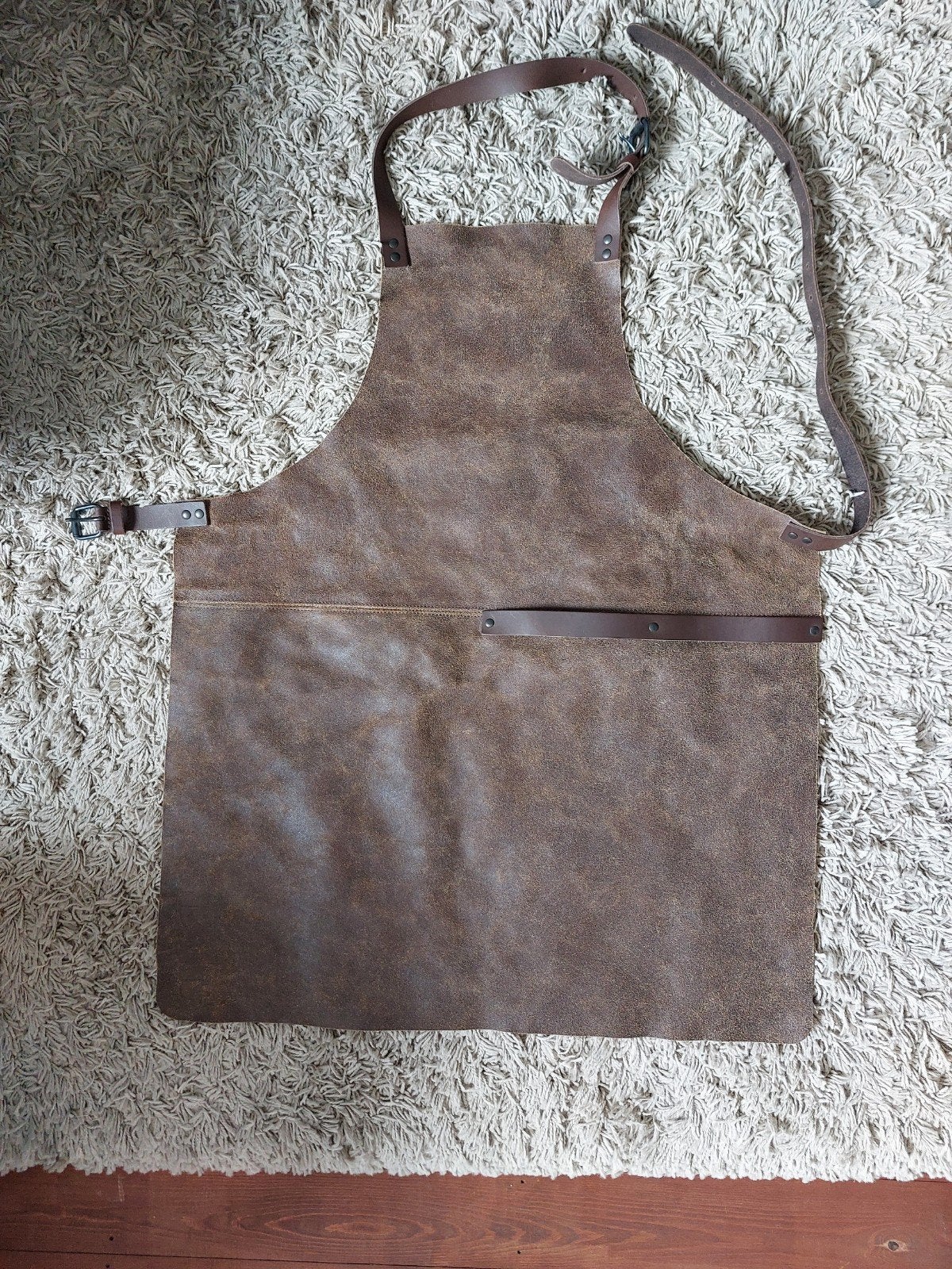 Tablier en cuir marron NEUF, Maison & Meubles, Cuisine | Linge de cuisine, Neuf, Cuir, Enlèvement ou Envoi, Fait à la main