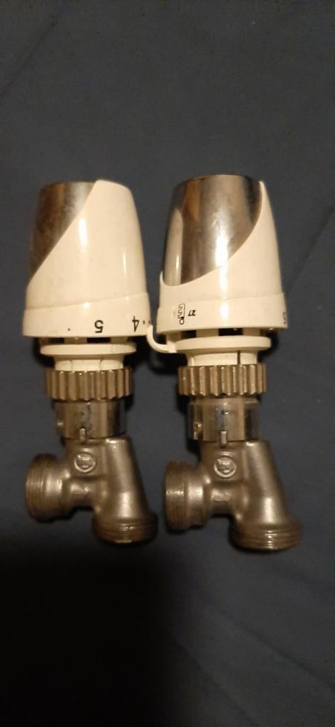 Deux vannes thermostatiques pour radiateur Honywell, Enlèvement ou Envoi, Radiateur