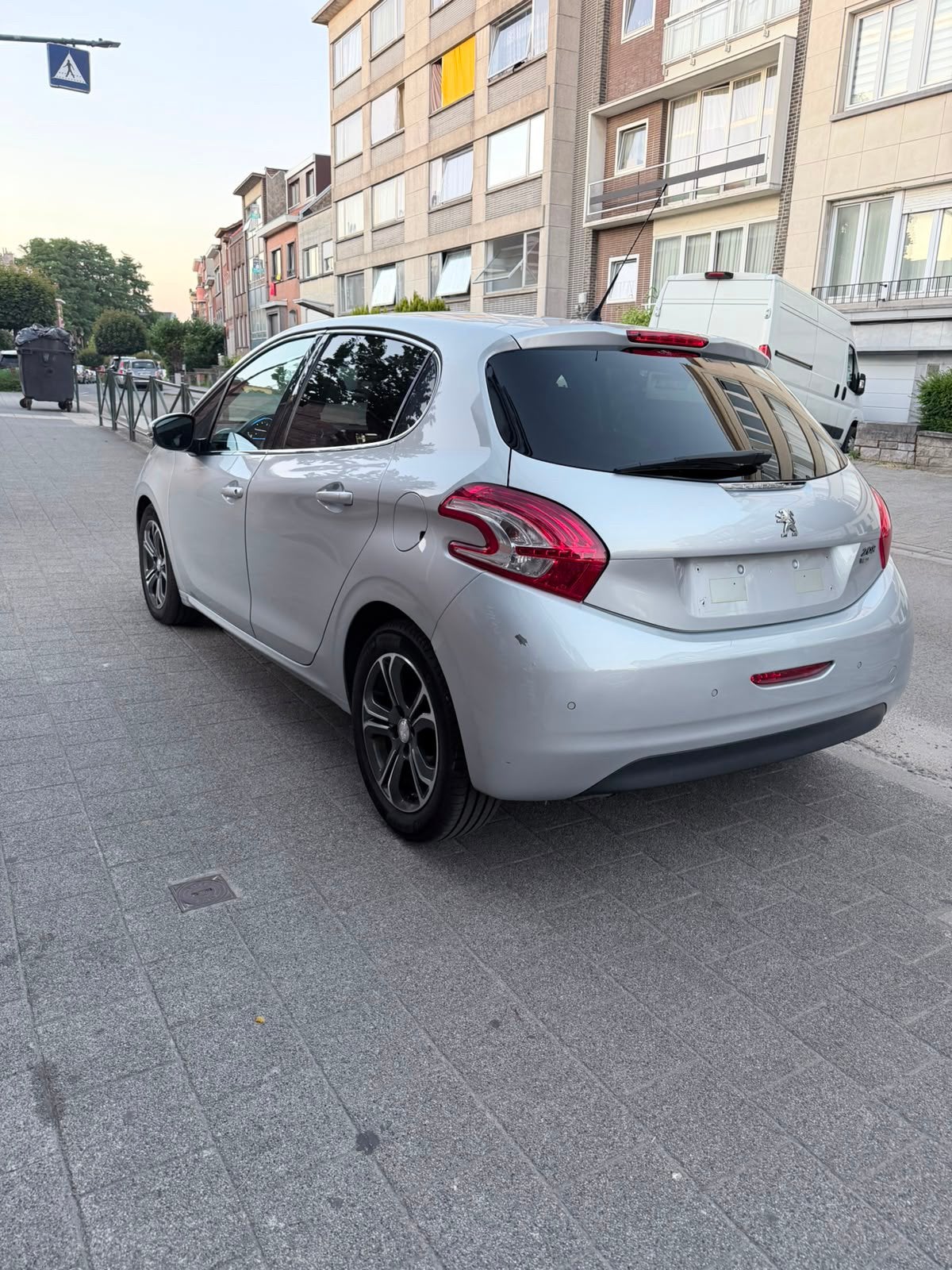 Peugeot 208 1er propriétaire 191dkm new 0485905657, Entreprise, Boîte manuelle, 5 portes, Tissu
