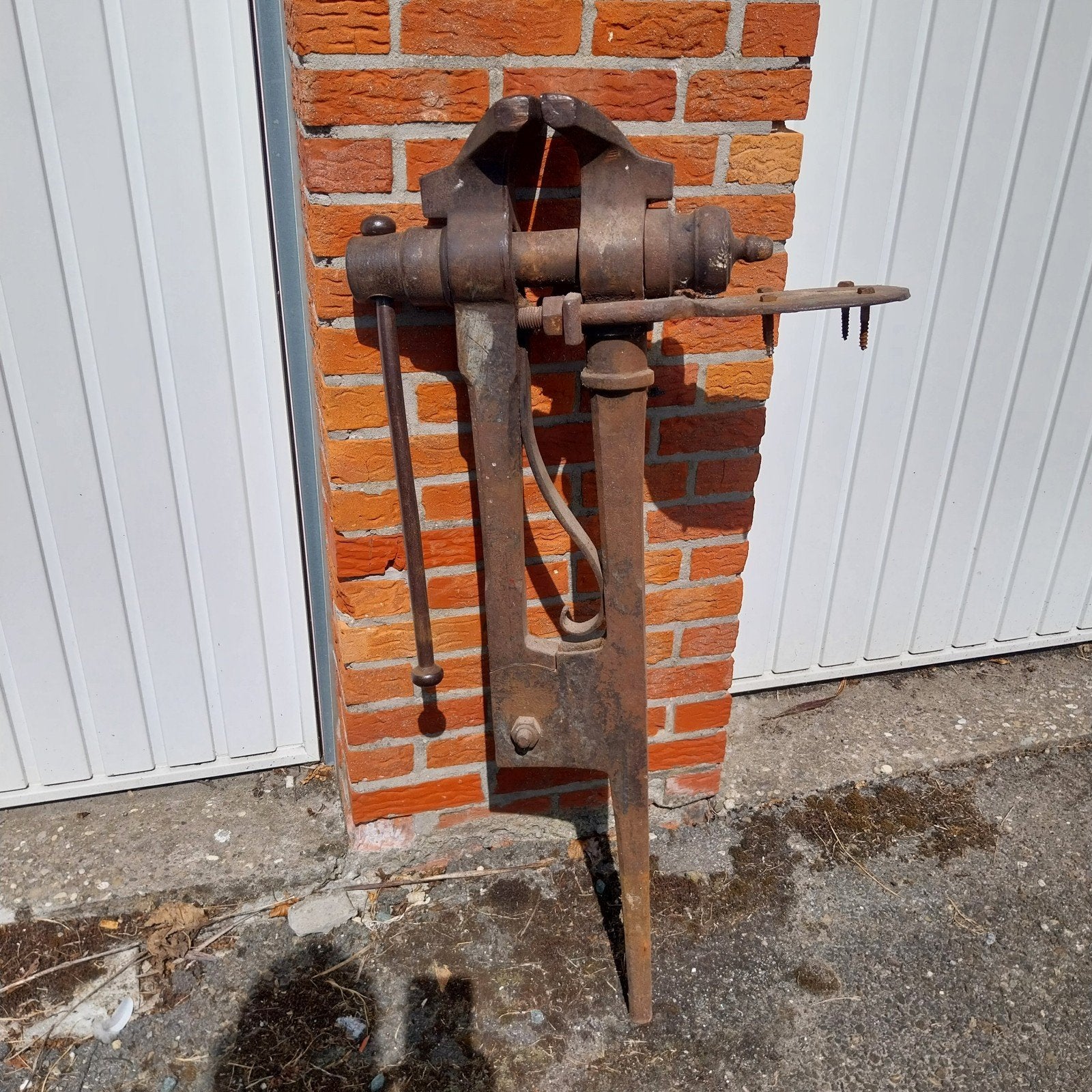 grote oude zware bankschroef, Doe-het-zelf en Bouw, Ophalen, Bankschroef