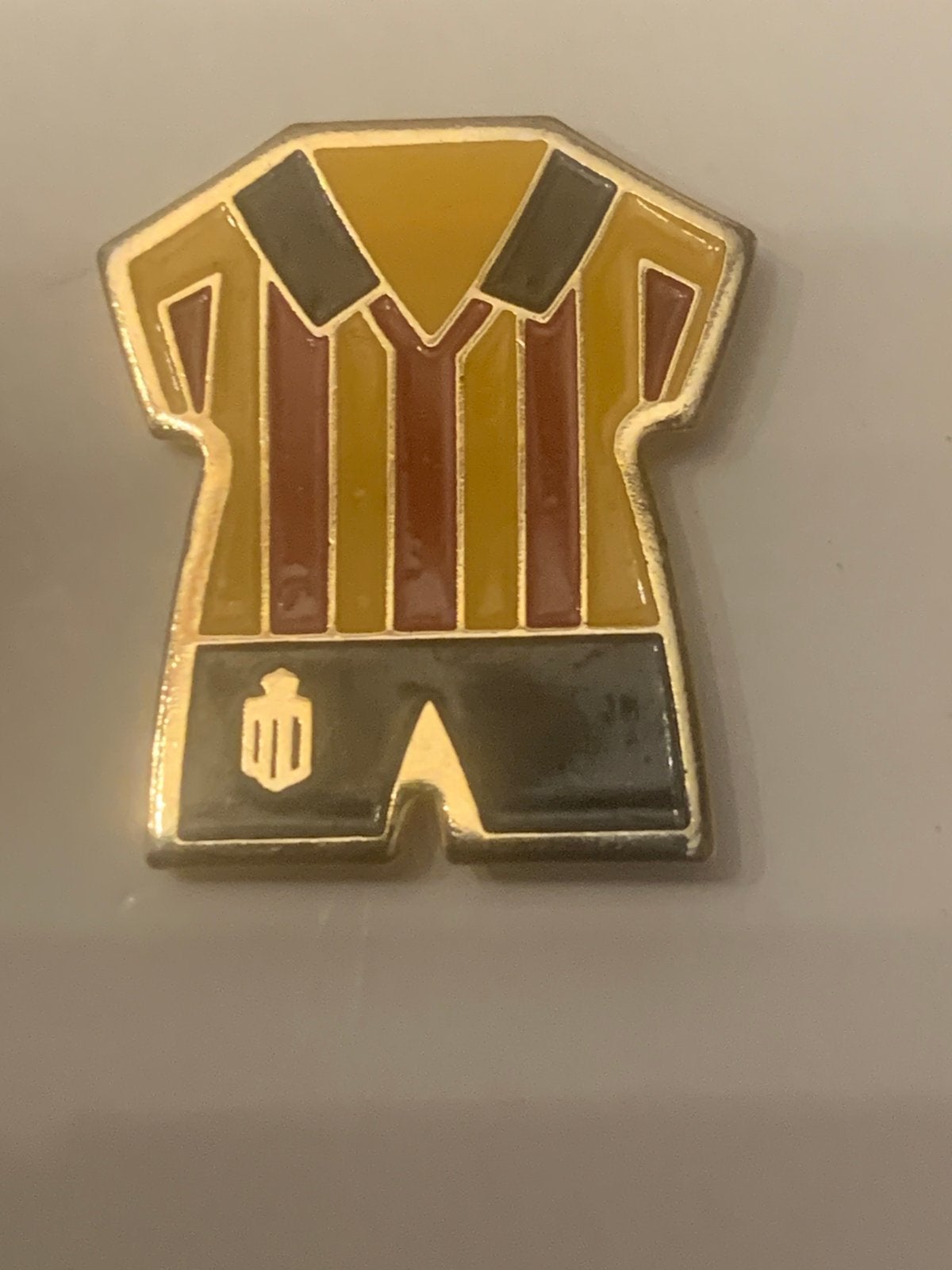 Retro pin truitje van KV Mechelen, Verzamelen, Ophalen of Verzenden, Zo goed als nieuw