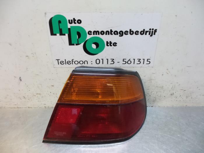 Achterlicht rechts van een Nissan Almera (Almera 95-), Gebruikt, -, -, Ophalen of Verzenden