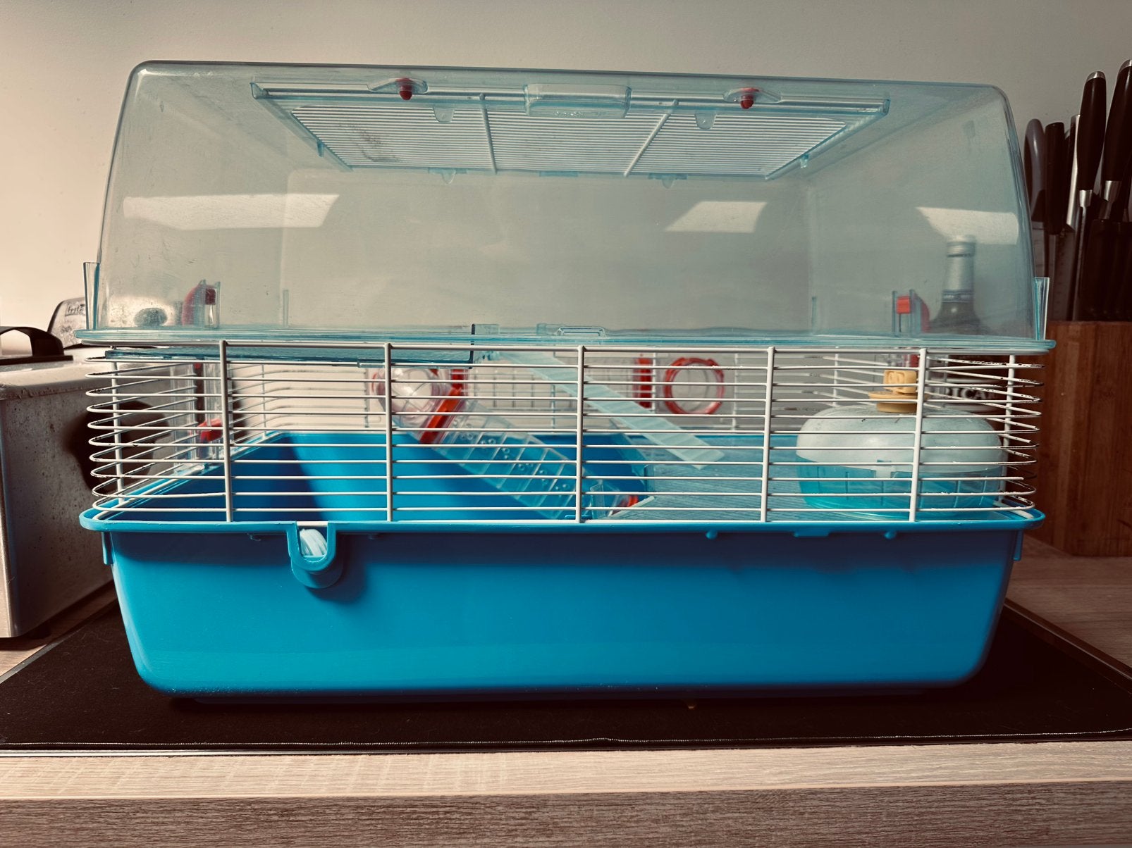 Maison pour hamster 55 cm de large x 38 cm de profondeur, Animaux & Accessoires, Enlèvement, Comme neuf, Niche