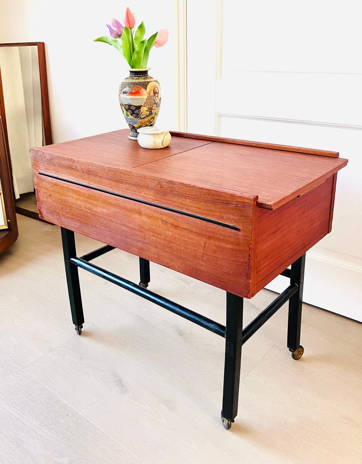 Vintage kastje, bijzettafel, naaitafel van Opal, Ophalen