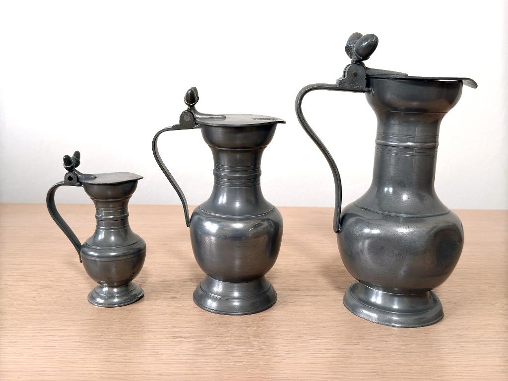 3 x carafe vintage / carafe à glands / en étain, Antiquités & Art, Enlèvement ou Envoi
