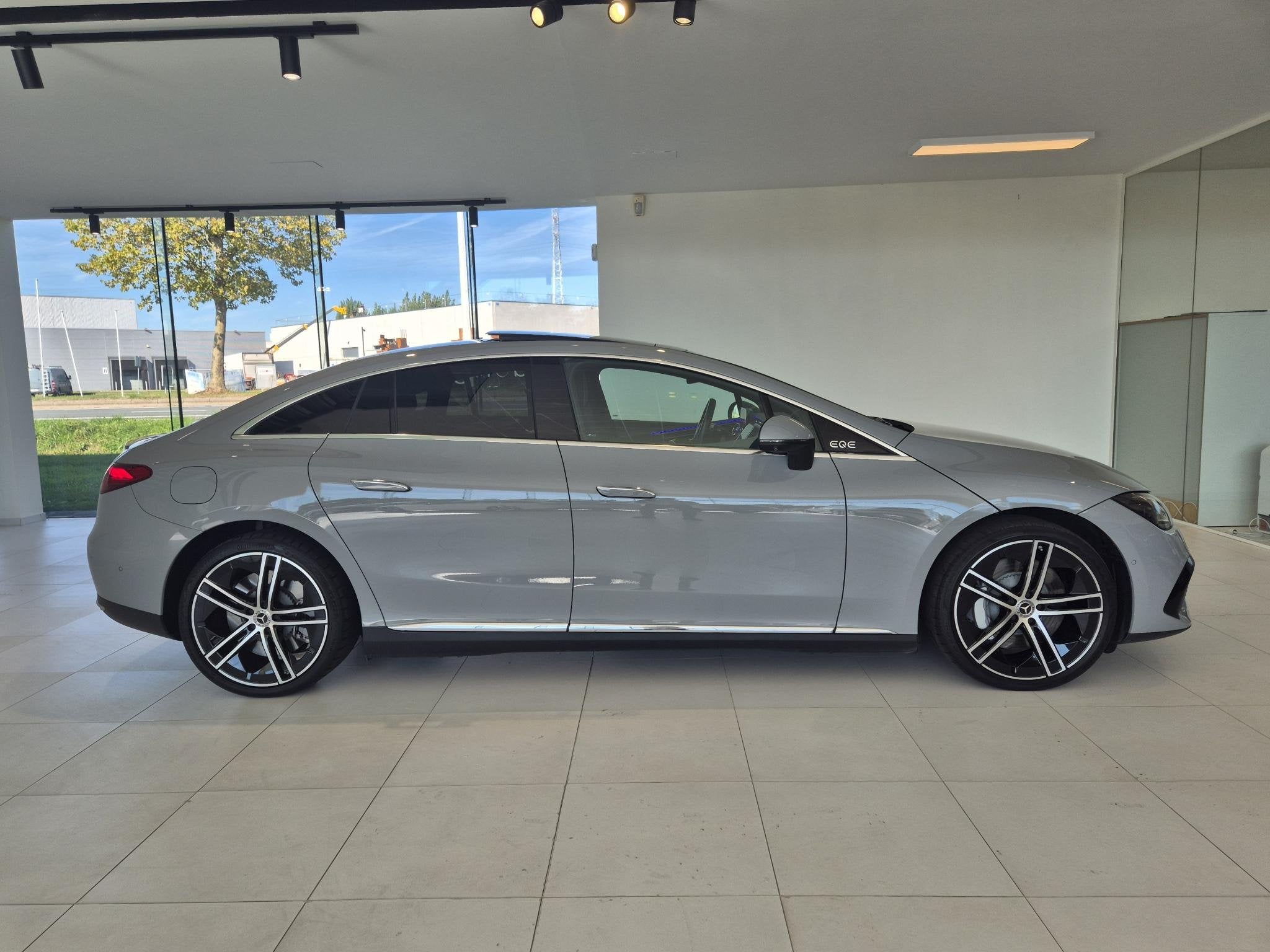 Mercedes-Benz EQE 350 Luxury Line | Panoramisch Dak | Distro, Automaat, 89 kWh, 607 km, Leder