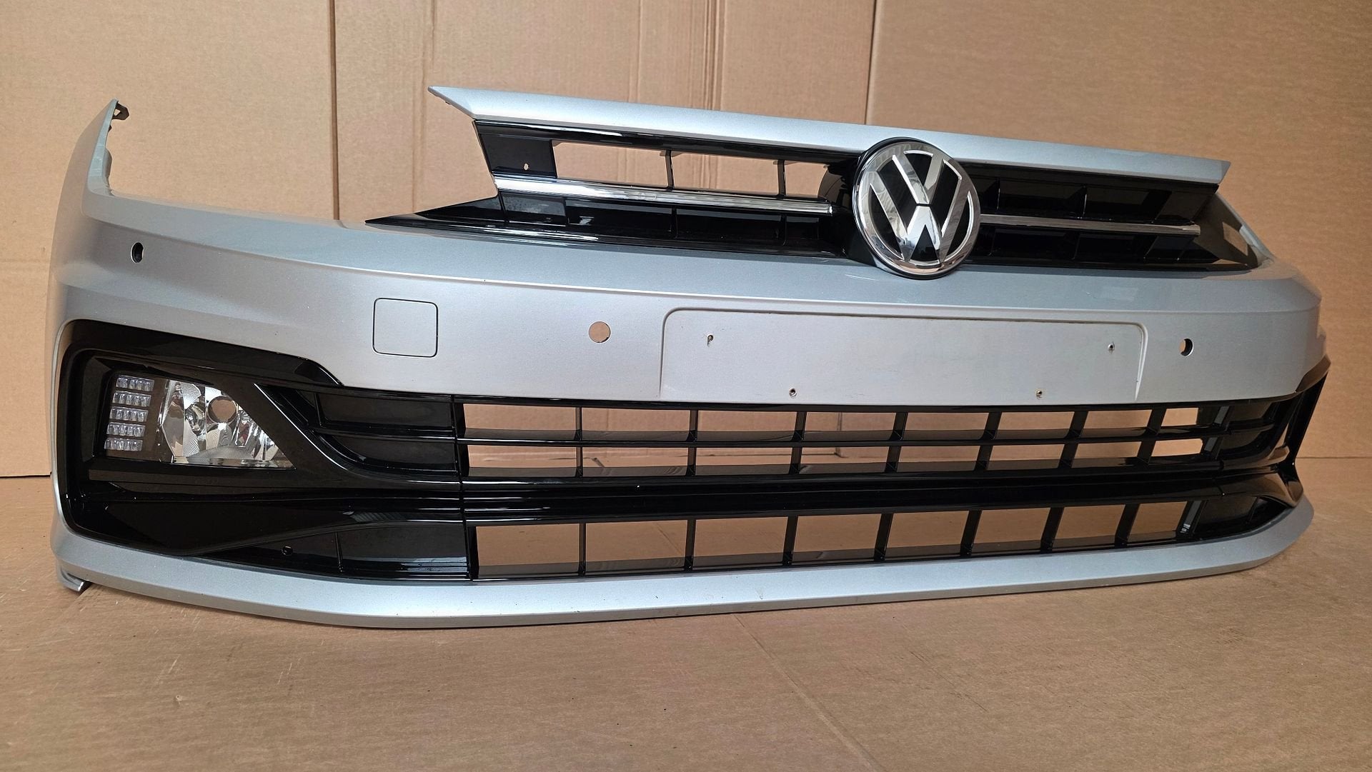 Voorbumper VW Polo 2G AW R-line 4xPDC L A7W bj.2018-2022 Bum, Gebruikt, -, Ophalen of Verzenden, Bumper