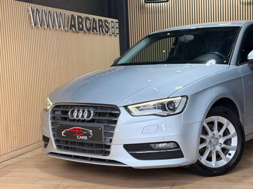 Audi A3 1.6 TDi * SPORT * GPS *, Autos, Audi, Achat, 105 ch, Boîte manuelle, Noir