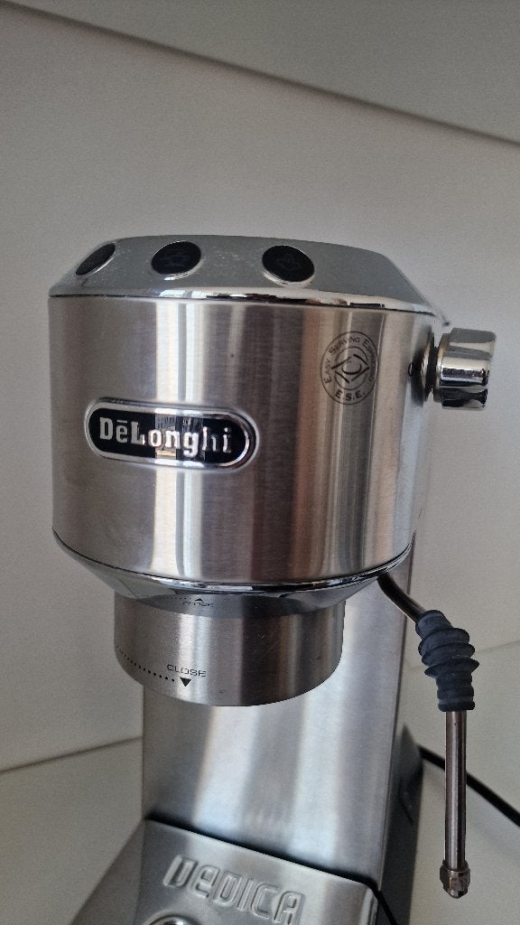 De'Longhi Dedica + elektrische koffiemolen + accessoires, Elektronische apparatuur, Ophalen, Afneembaar waterreservoir, Refurbished