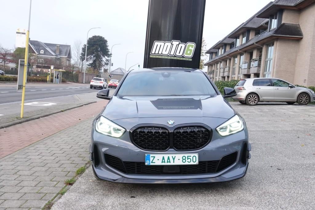 BMW M135i Xdrive, Auto's, Automaat, Navigatiesysteem, Bedrijf, Zilver of Grijs