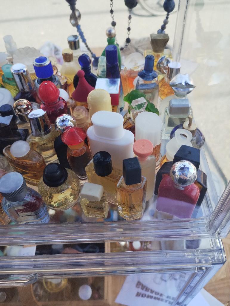 Mini parfumflesje, Ophalen, Gebruikt, Miniatuur, Gevuld