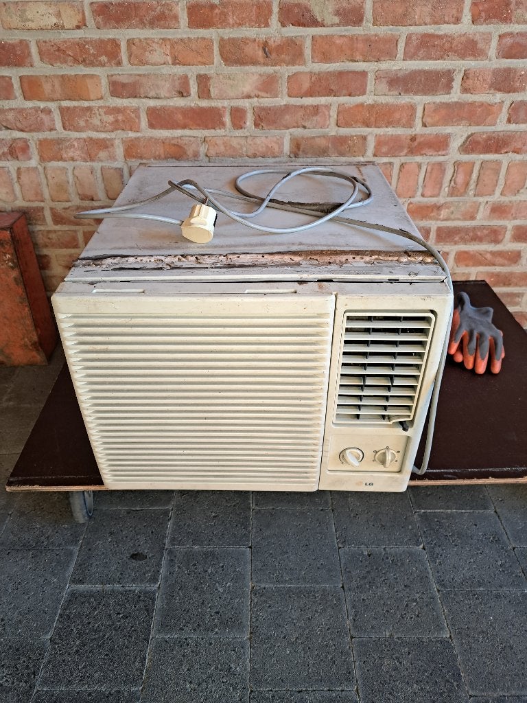 LG W09AC compacte raamairconditioner 9.000 BTU, Ophalen, Gebruikt, Wandairco, 60 tot 100 m³