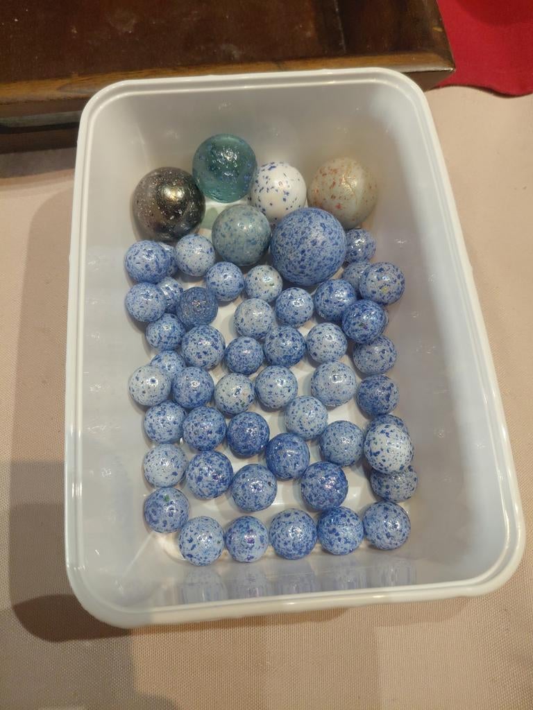 Lot de billes bleues mouchetées + quelques gros shooters — m, Collections, Enlèvement ou Envoi