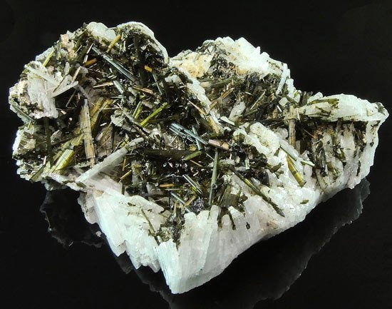 TOURMALINE SUR CLEAVELANDITE, Collections, Enlèvement ou Envoi