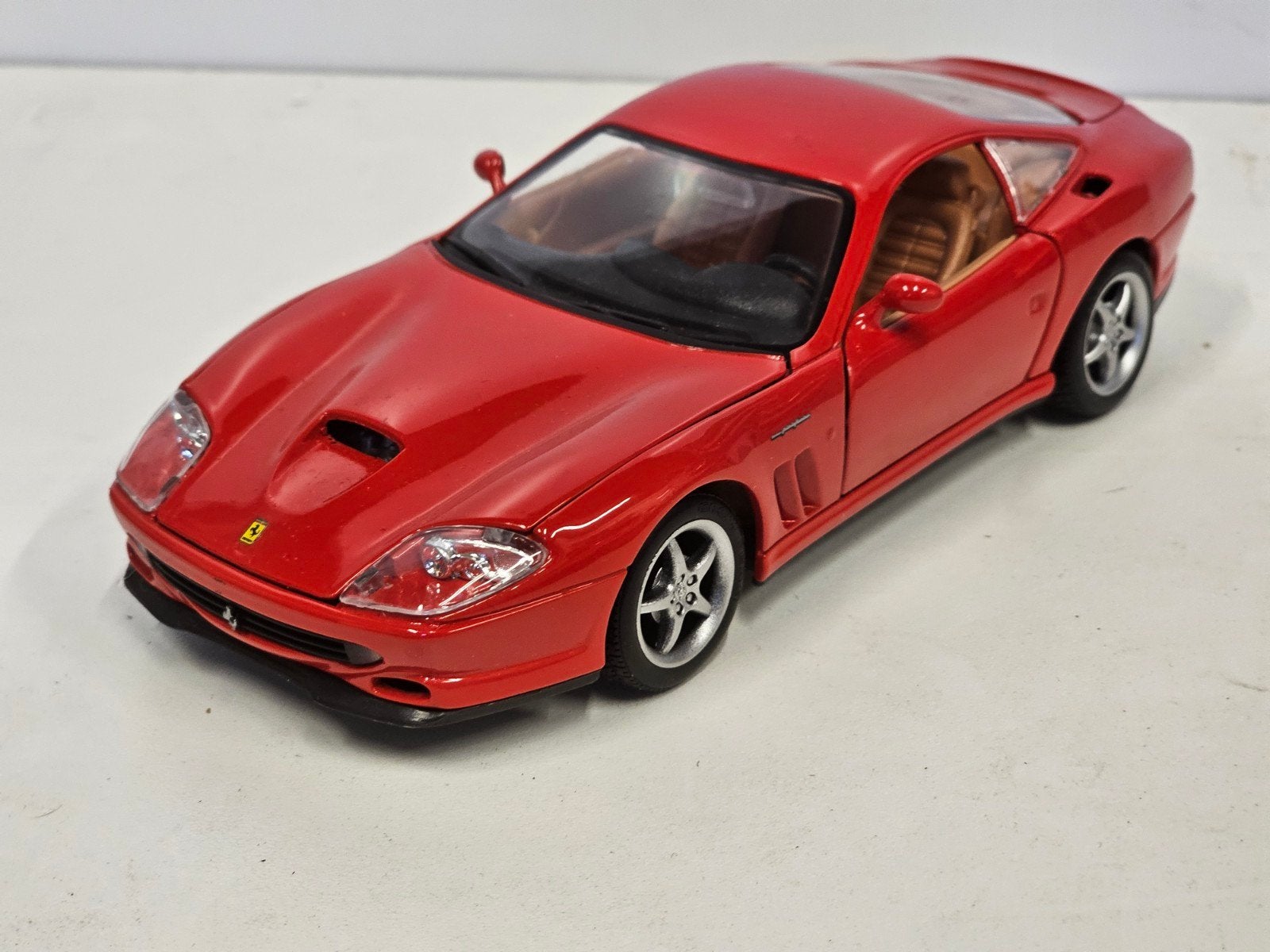 Ferrari 550 Maranello ÉCHELLE 1/24 Maisto, Enlèvement ou Envoi, Maisto