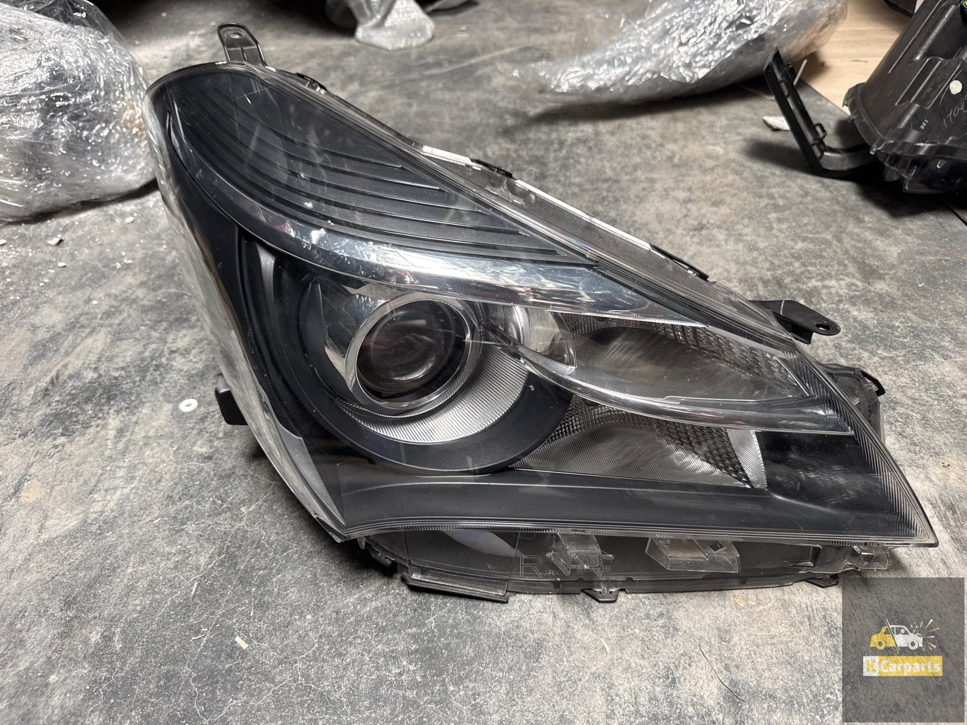 Toyota YARIS Phare Droit Phare d'origine, Info@fabrikant.eu, Fabrikant BV, Fabrikantstraat 1
1000 AA  Amsterdam, NL, Toyota