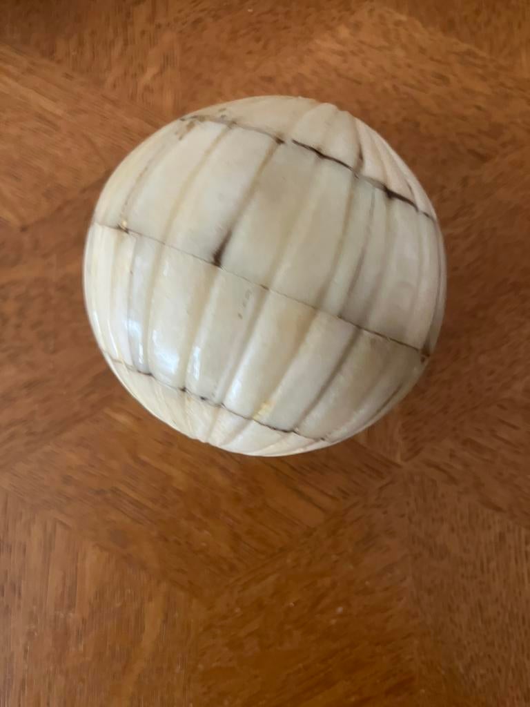 Boule décorative en os, Enlèvement ou Envoi