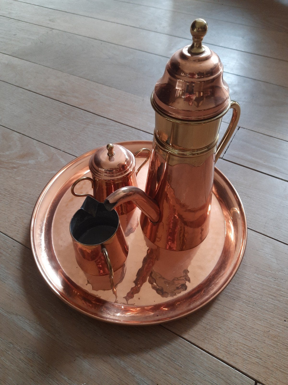 Koffiekan, melkkan en suikerpot op plateau, Ophalen, Gebruikt