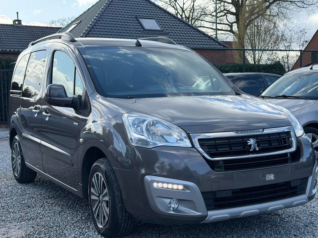 peugeot partner 2018 benzine 0476684418, Auto's, Monovolume, Euro 6, Bedrijf, 5 zetels