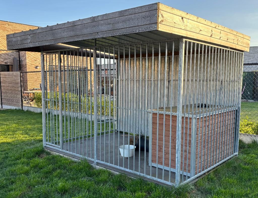 Hondenkennel met hondenhok, Dieren en Toebehoren, Hondenhokken, Ophalen, Hondenkennel, 100 cm of meer, 110 cm of meer
