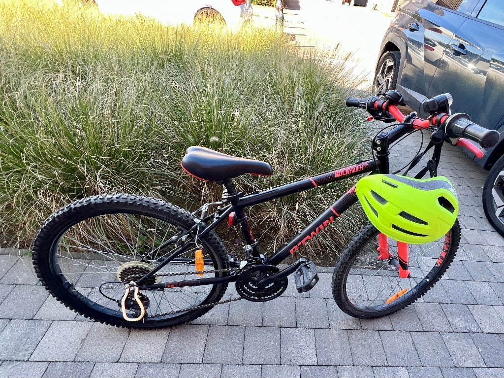 B'Twin Rockrider 500 kinder-mountainbike + Gratis Helm, Fietsen en Brommers, Ophalen, Versnellingen, Btwin Decathlon, Gebruikt