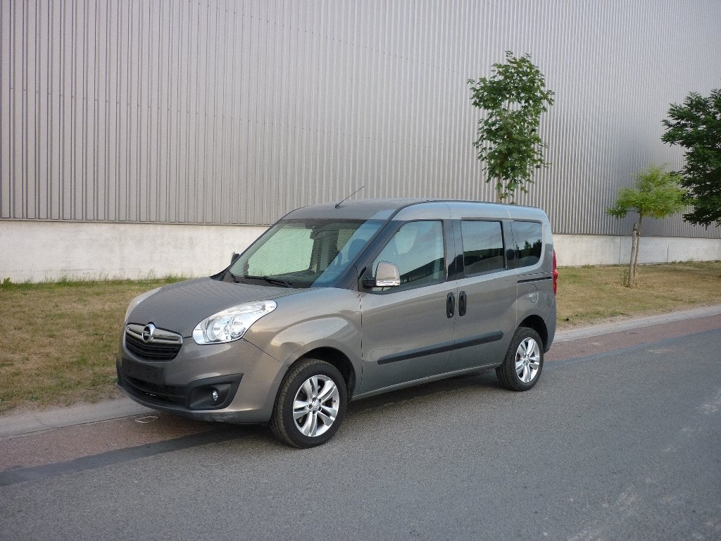 Combo Tour 1.4i benzine, Airco,  !!! Nieuwe distributieriem, Euro 6, 4 cilinders, Bedrijf, Zilver of Grijs