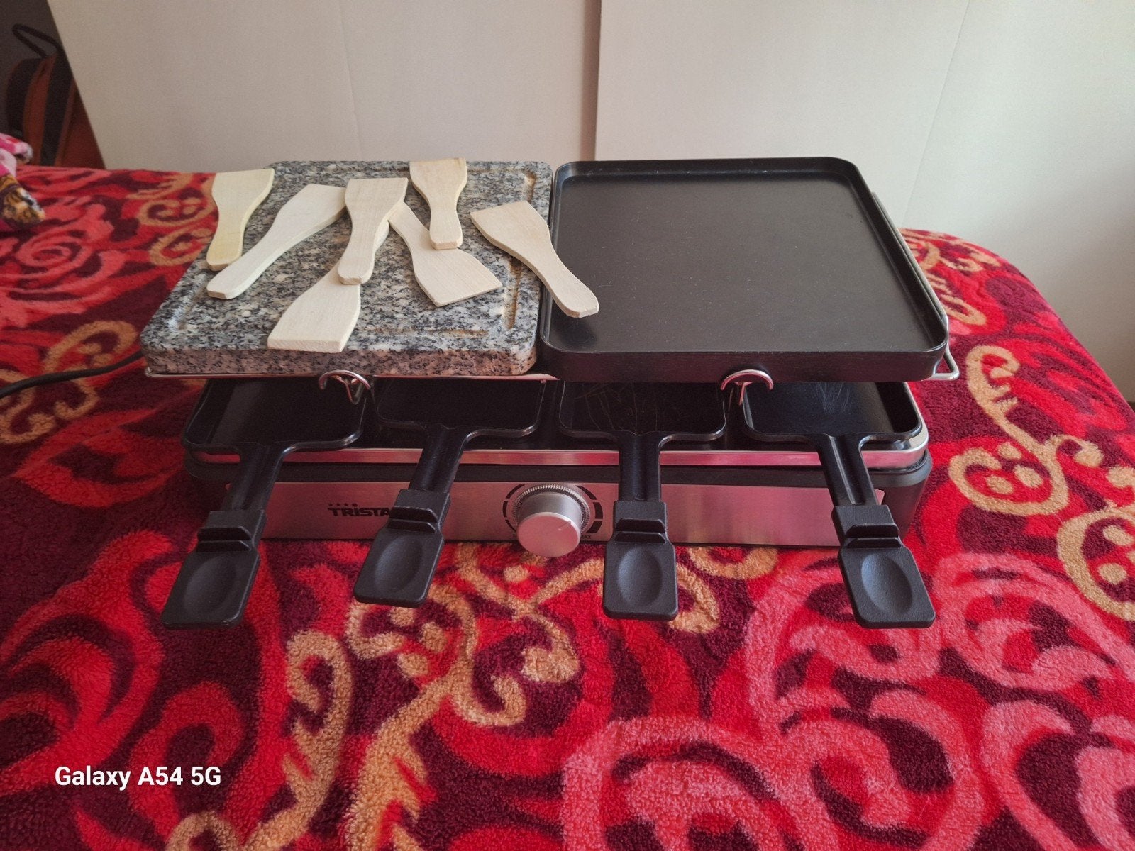 APPAREIL À RACLETTE TRISTAR 8 PERSONNES AVEC PIERRE ET GRIL, Enlèvement, Utilisé, Gril de table