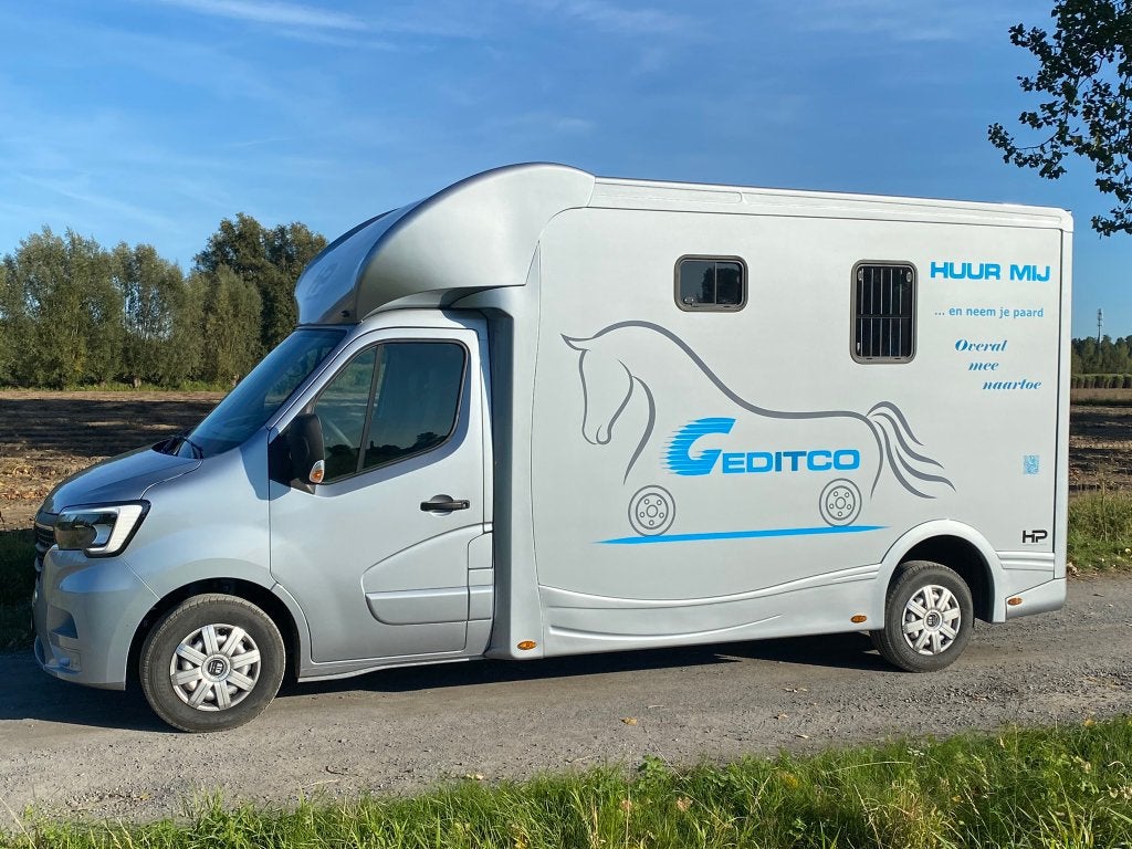 Te huur / Verhuur paardencamionette en/of paardentrailer, Ophalen, Zo goed als nieuw, Polyester, 2-paards trailer