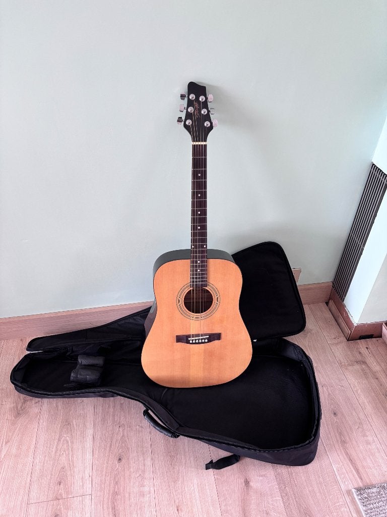 Stagg gitaar met draagtas, stemmer en toonwisselaar, Muziek en Instrumenten, Ophalen, Zo goed als nieuw, Western- of Steelstringgitaar