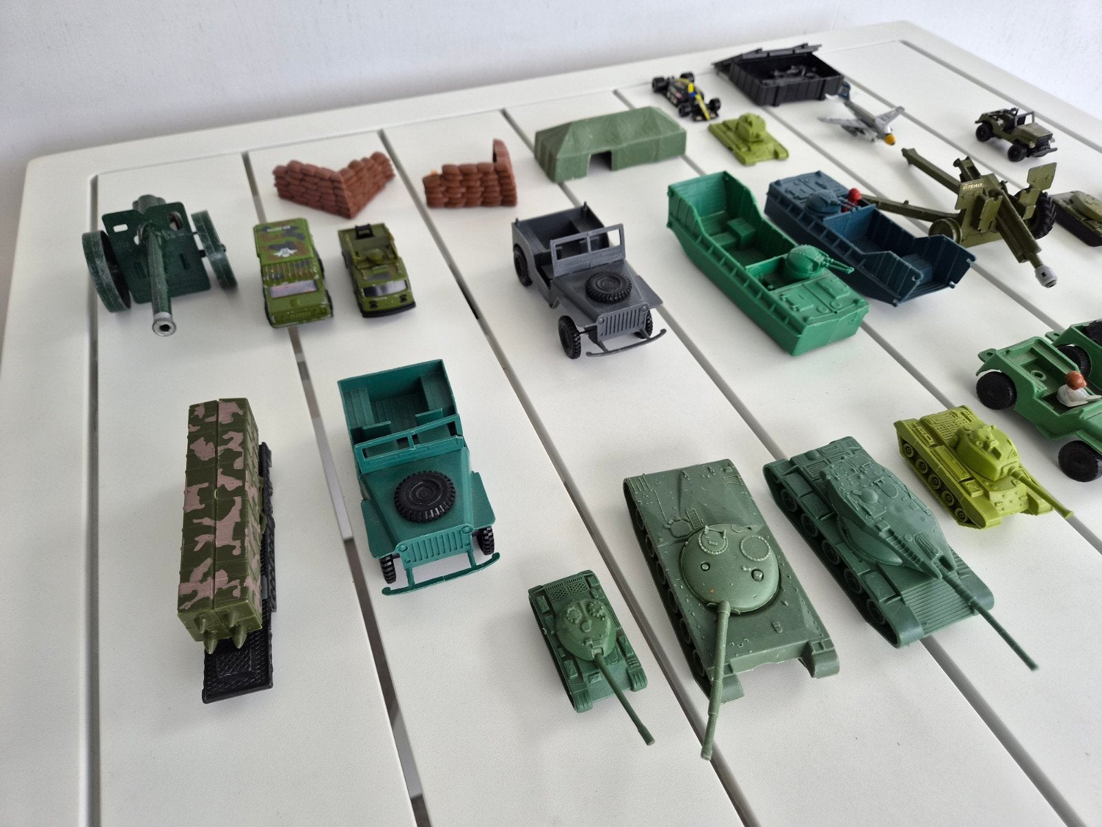 Lot de jouets militaires — plastique + 2 voitures Majorette, Enlèvement, Utilisé