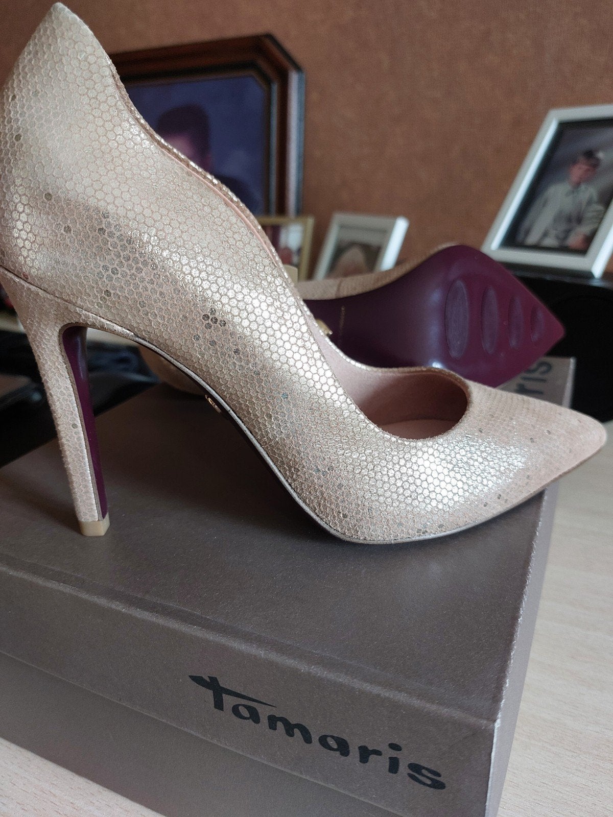 Prachtige gouden pump maatje 37, Ophalen