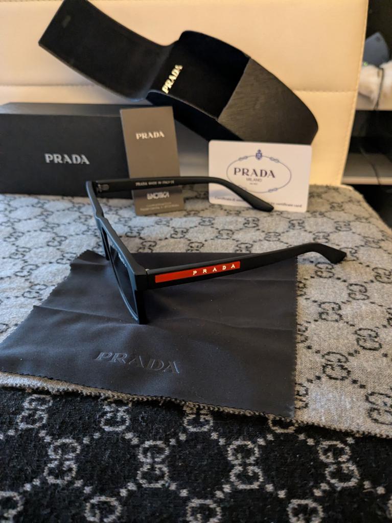 Prada brill, Ophalen of Verzenden, Zo goed als nieuw, Rood, Zonnebril