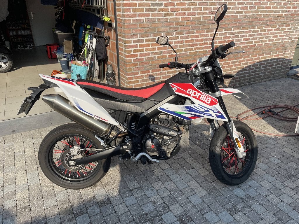 Aprilia SX 125 | 2021 | 5.200 km | Supermoto in topstaat, Motoren, Occasion, Particulier, 125 cc, 11 kW of minder