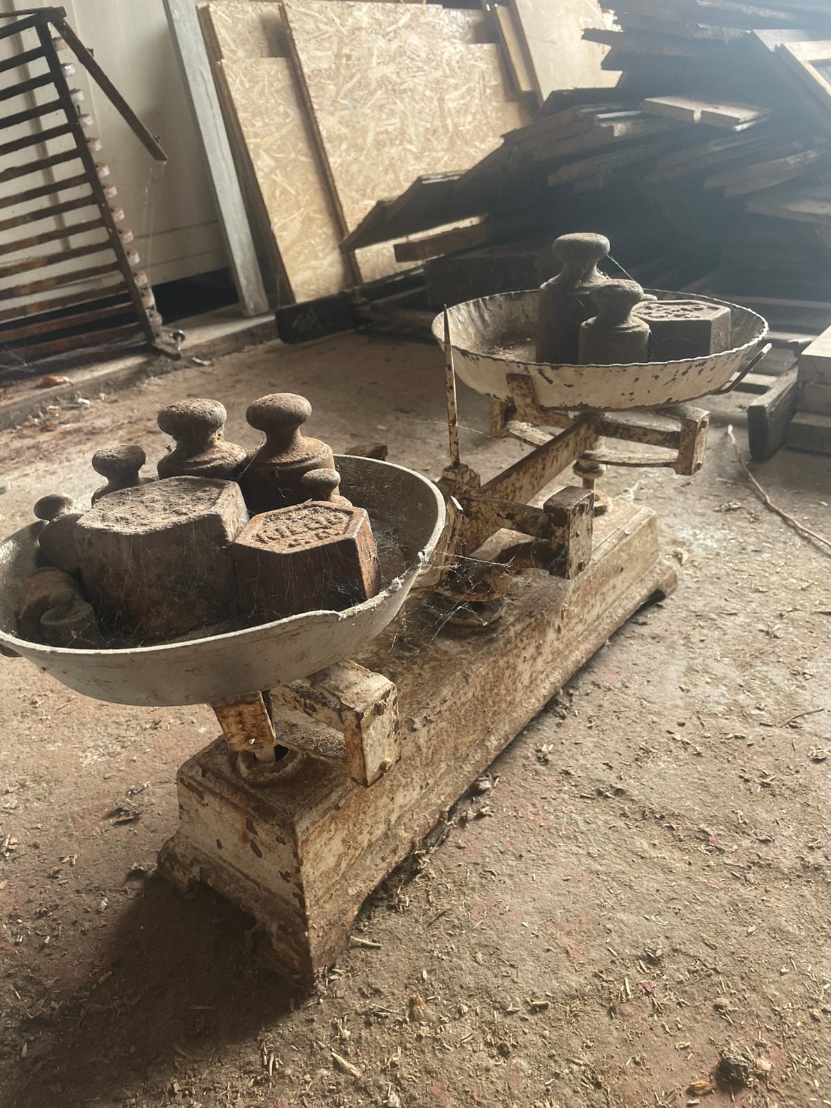 Authentieke gietijzeren weegschaal – decoratief brocante, Antiek en Kunst, Curiosa en Brocante, Ophalen