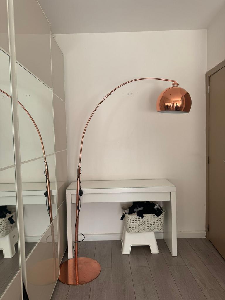 Koperkleurige booglamp - stijlvol en modern, Huis en Inrichting, Ophalen, Zo goed als nieuw
