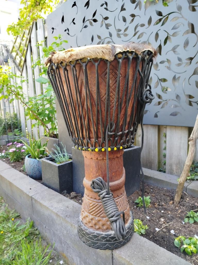 Djembe gekocht gebruikt bij optreden - Sewa Kan, Ophalen